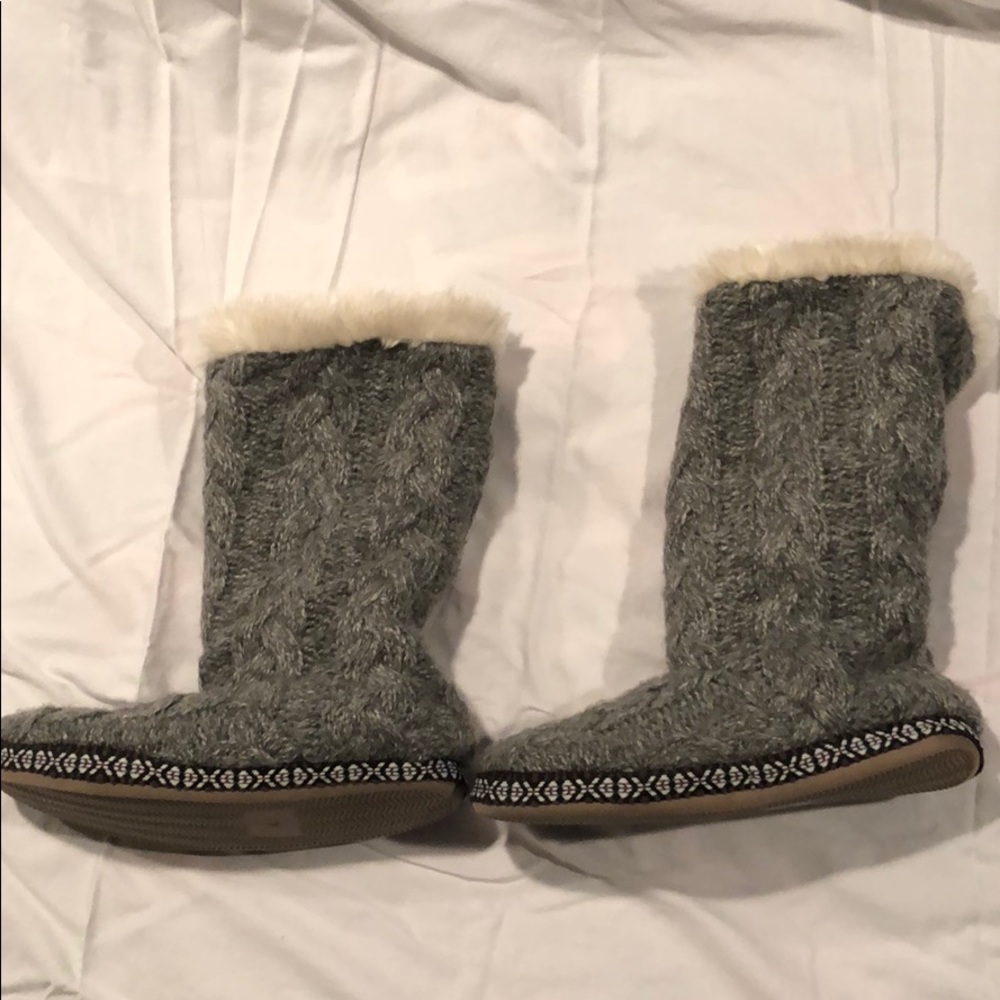 Gray boots fur